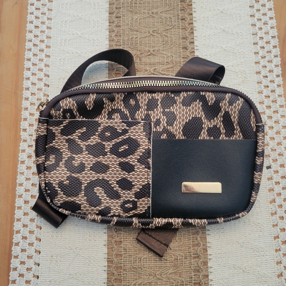 Amazon Brand Cheetha Belt Bag - Picture 6 of 10